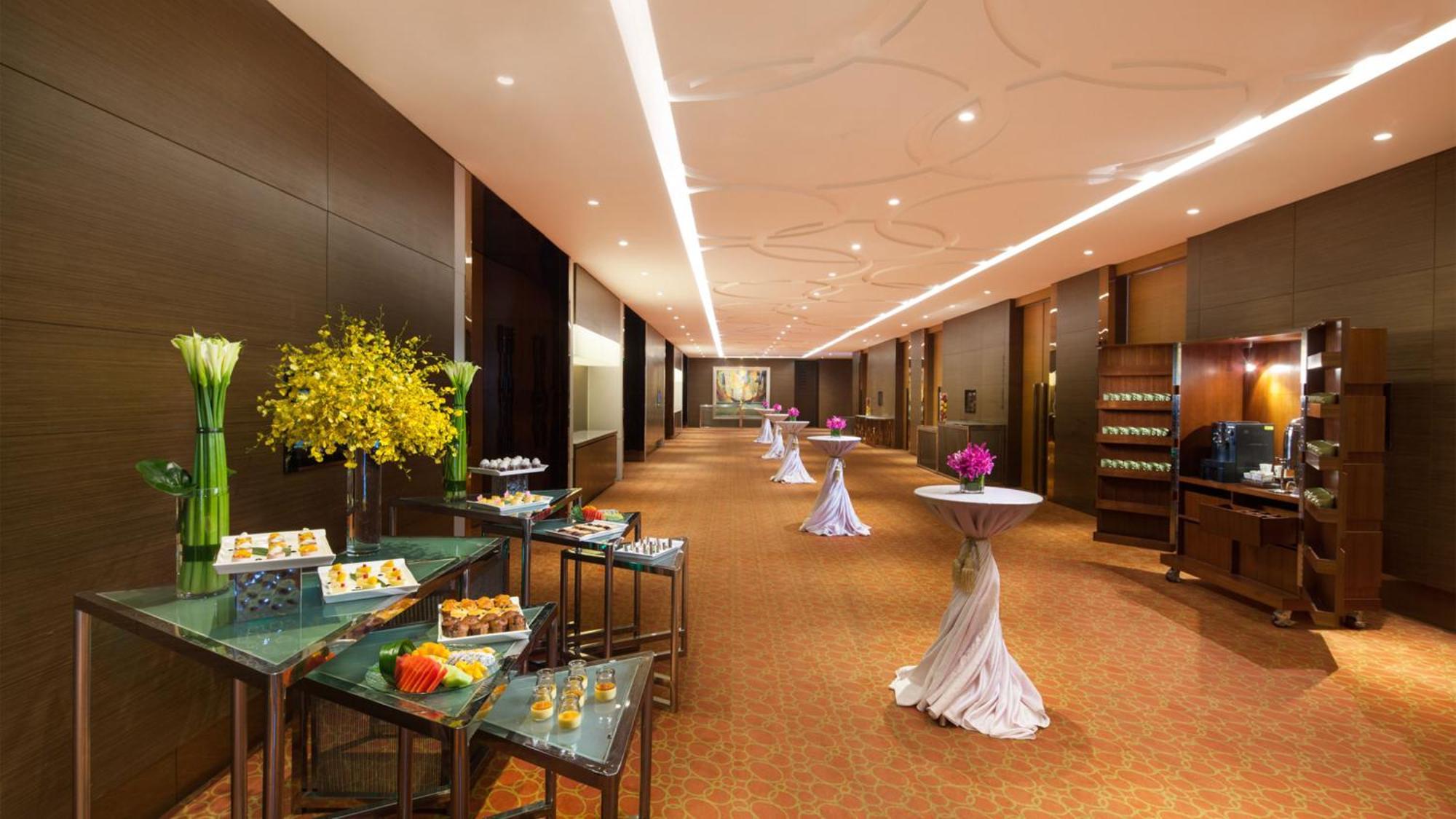 Crowne Plaza Shanghai Jinxiu, An Ihg Hotel Экстерьер фото